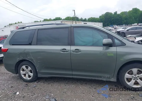 2018 Toyota Sienna Le 8 Passenger из США, поврежденный, VIN 5TDKZ3DCXJS957822